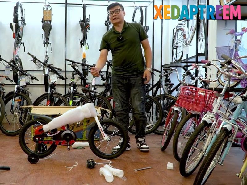 Cách Lắp Ráp Xe Đạp Trẻ Em Đúng Kỹ Thuật, An Toàn Cho Bé 18 Lắp bánh trước đúng chuẩn là điểm khởi đầu trong cách lắp ráp xe đạp trẻ em