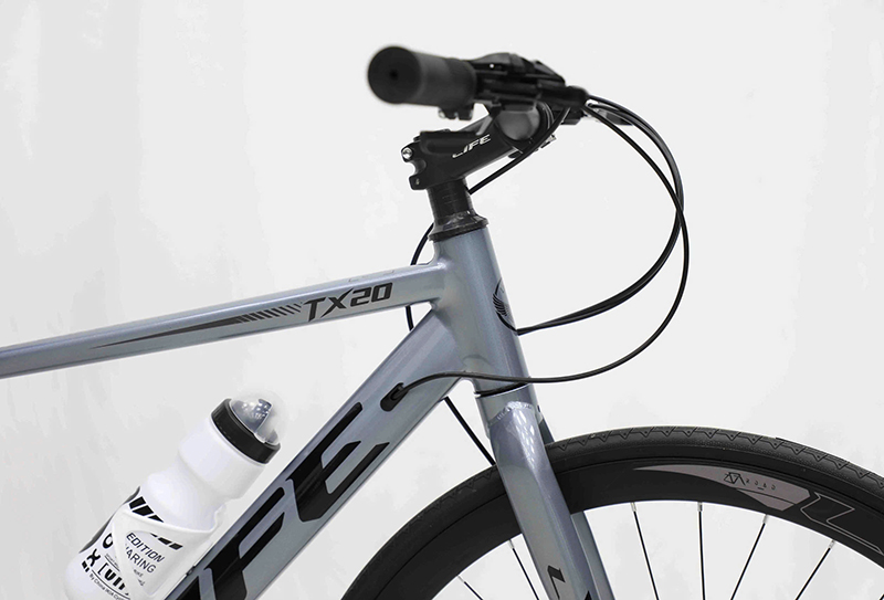 Xe Đạp Touring LIFE TX20 Bộ Truyền Động 21 Tốc Độ 17 Xe Đạp Touring LIFE TX20 Bộ Truyền Động 21 Tốc Độ cao cấp, phù hợp đi trong phố, với khung hợp kim nhôm chắc chắn, với nhiều màu sắc giúp người dụng có thêm nhiều sự lựa chọn.